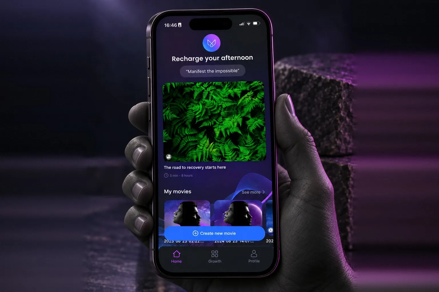 De Quantum Life-app op een telefoon in de hand, een meditatie- en welzijns-app gebouwd door TopDevs en Aery