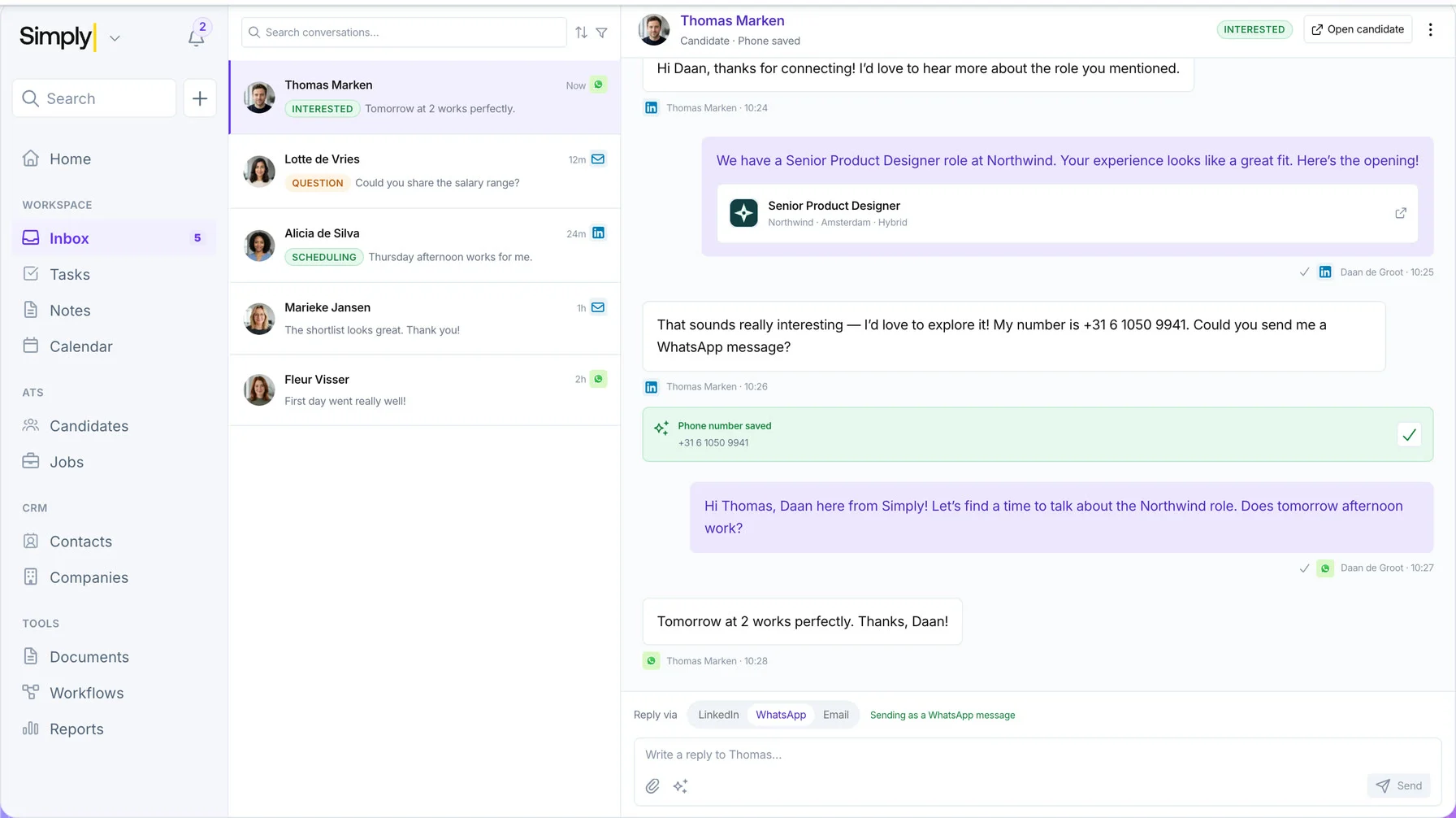 De unified inbox van Simply met LinkedIn, WhatsApp en e-mail in één gesprek