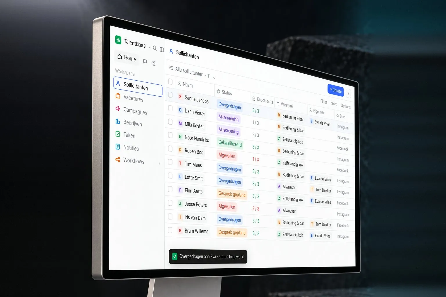 Nagebouwde weergave van het CRM van TalentBaas op een beeldscherm: de lijst met sollicitanten en hun status in de AI-screening